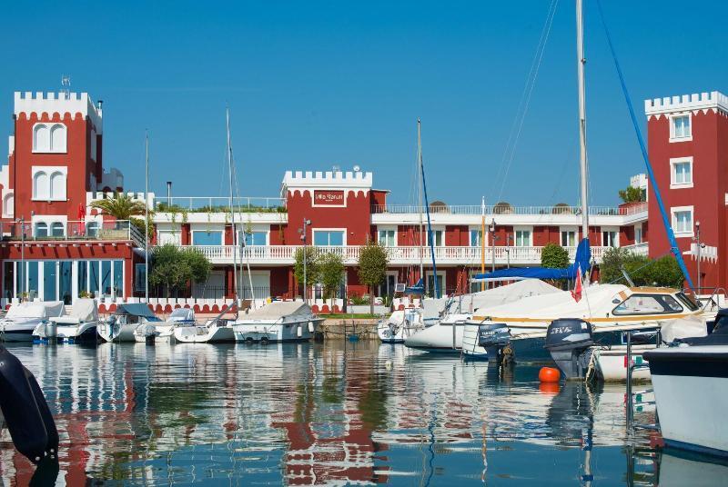 Hotel Villa Garuti Паденге-суль-Гарда Экстерьер фото