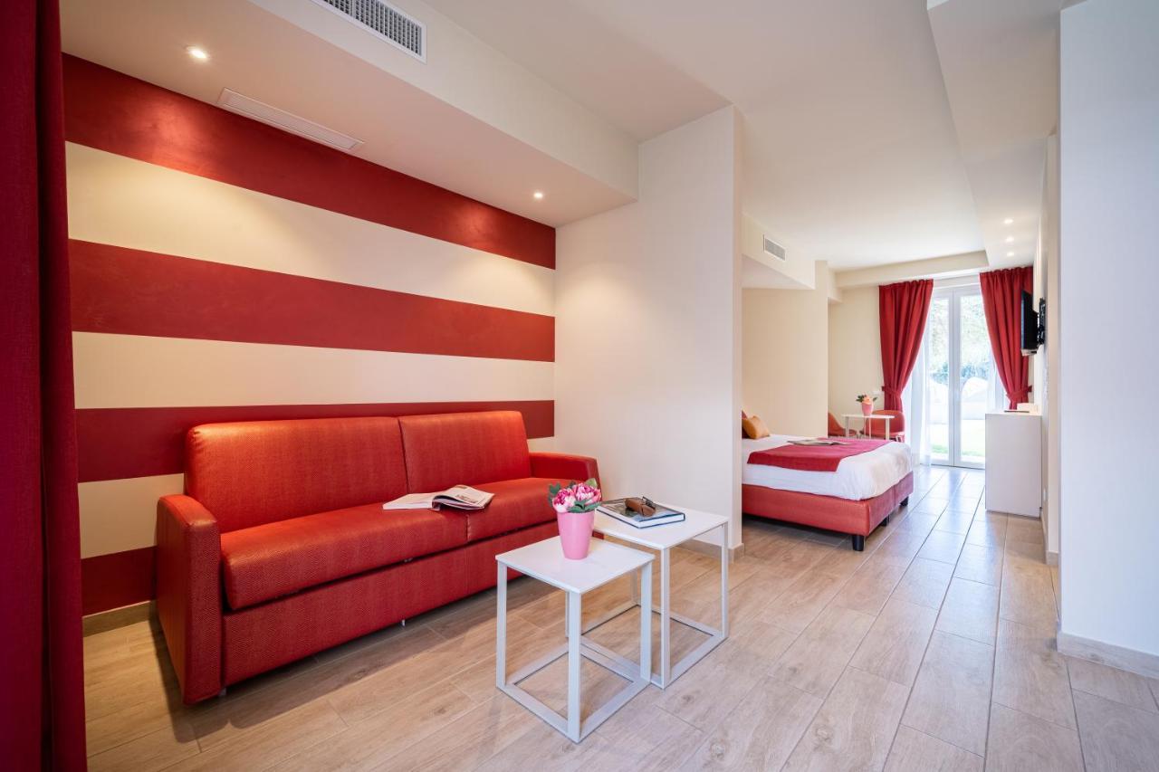 Hotel Villa Garuti Паденге-суль-Гарда Экстерьер фото