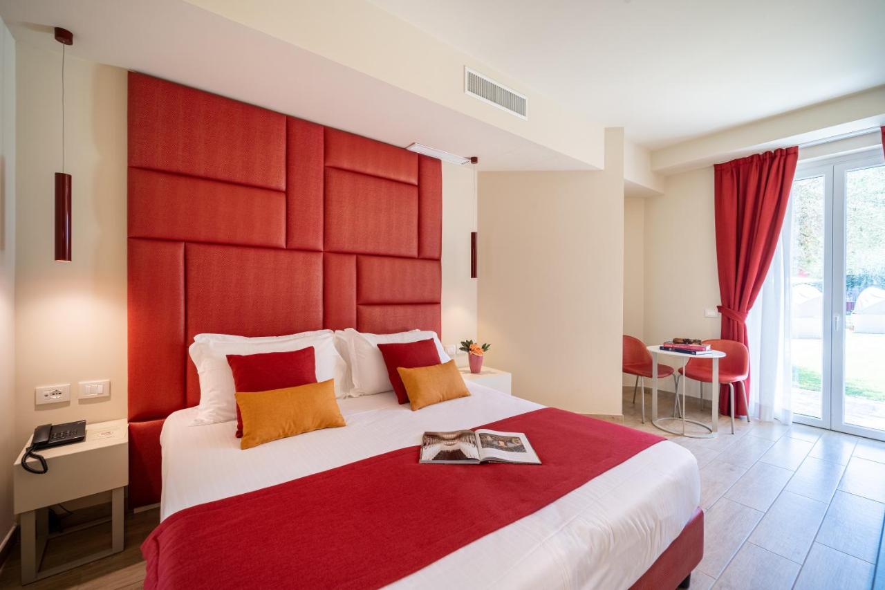 Hotel Villa Garuti Паденге-суль-Гарда Экстерьер фото