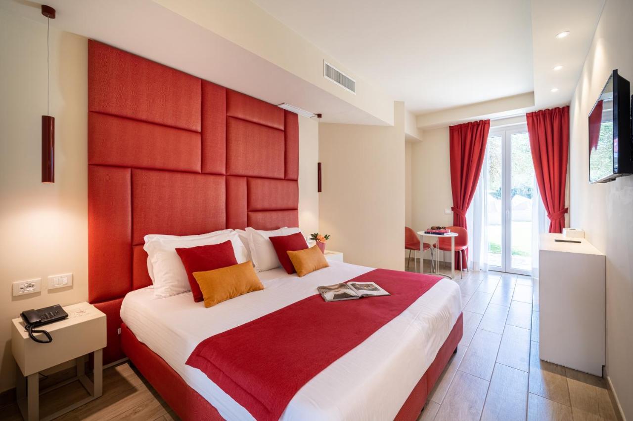 Hotel Villa Garuti Паденге-суль-Гарда Экстерьер фото