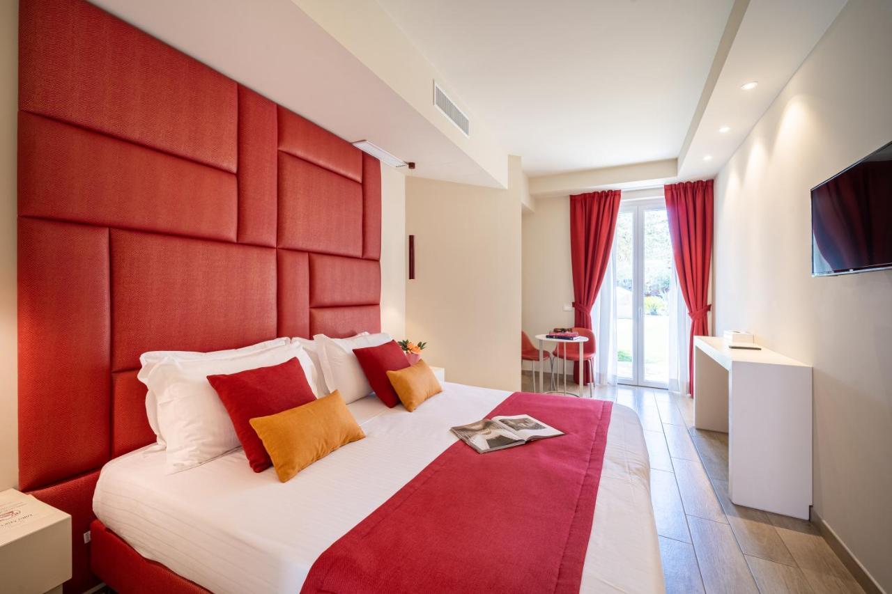 Hotel Villa Garuti Паденге-суль-Гарда Экстерьер фото