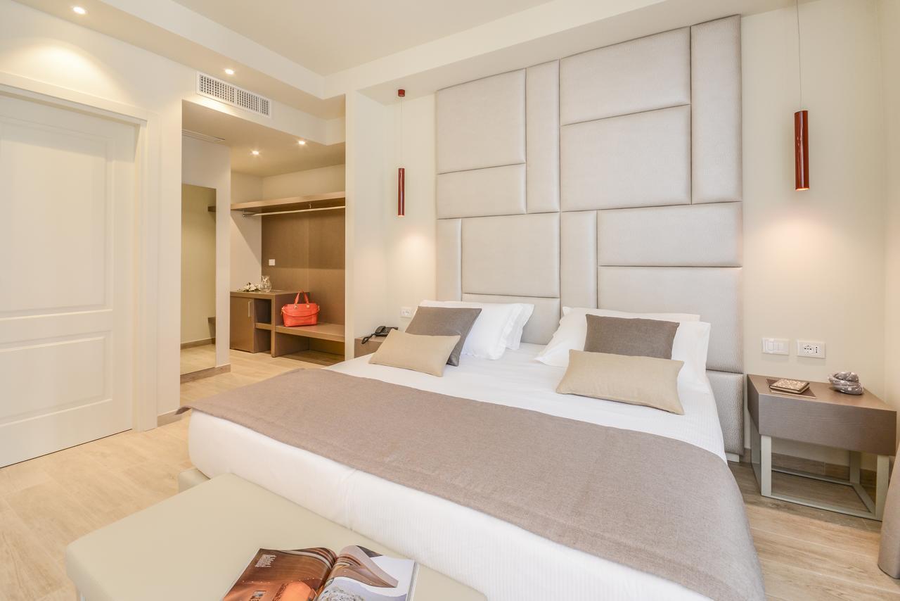 Hotel Villa Garuti Паденге-суль-Гарда Экстерьер фото