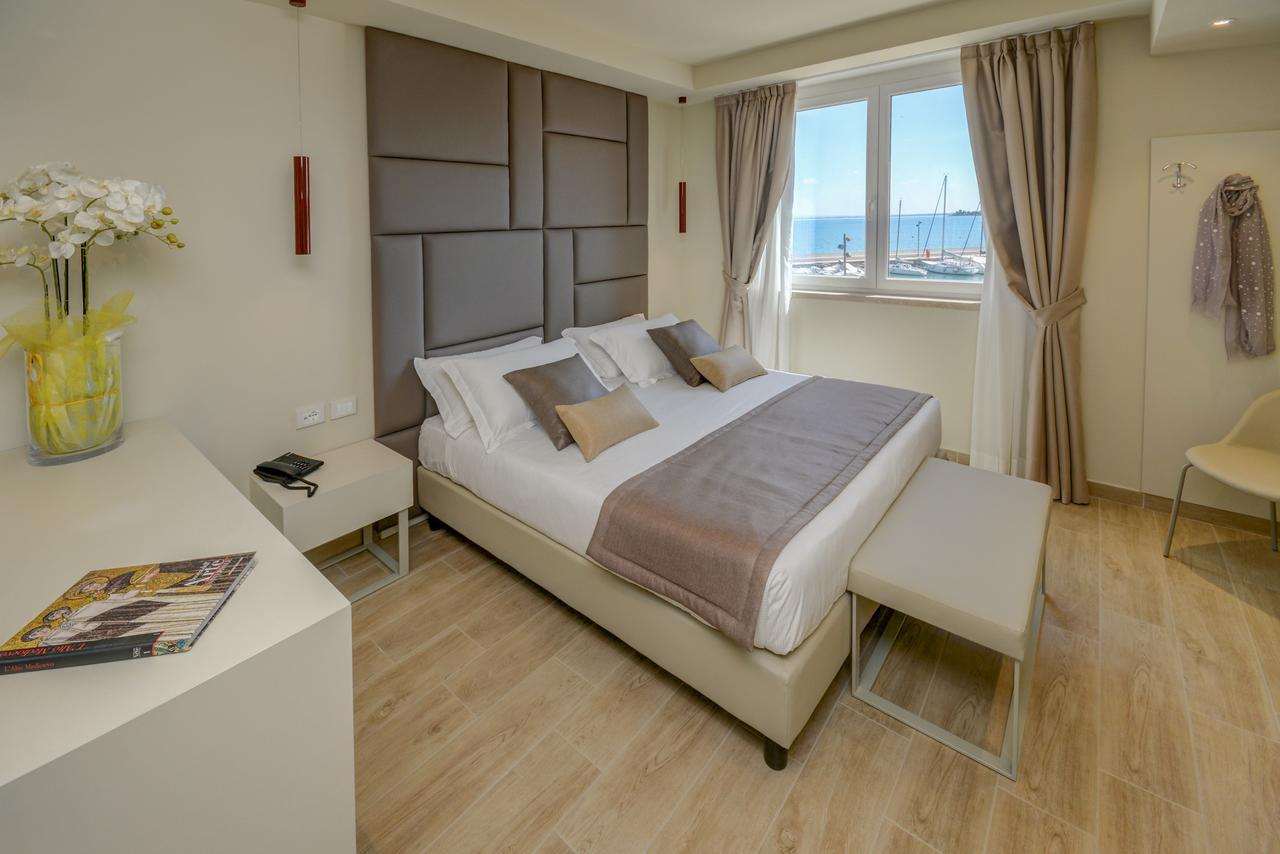 Hotel Villa Garuti Паденге-суль-Гарда Экстерьер фото