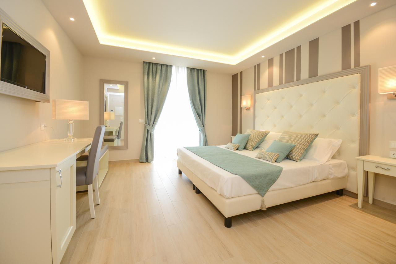 Hotel Villa Garuti Паденге-суль-Гарда Экстерьер фото