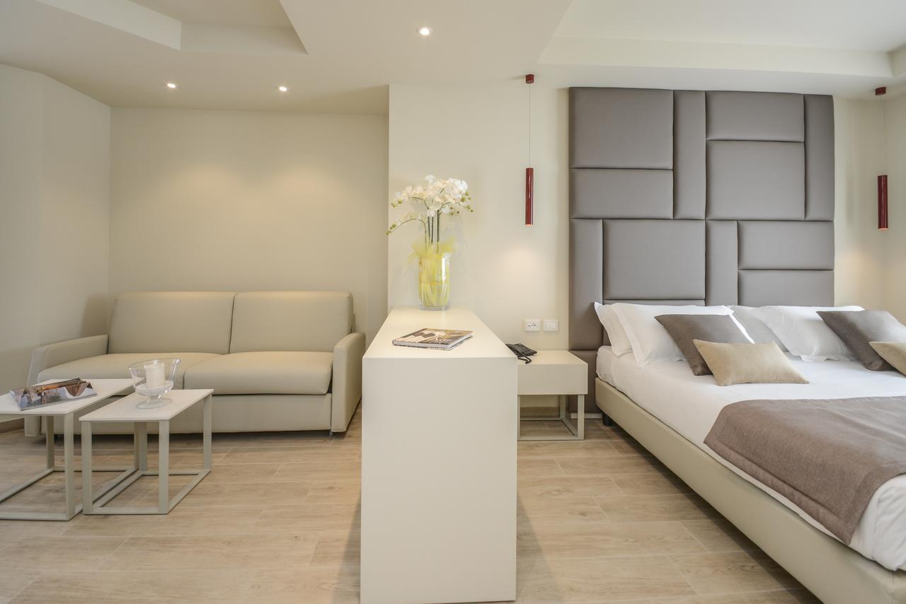 Hotel Villa Garuti Паденге-суль-Гарда Экстерьер фото