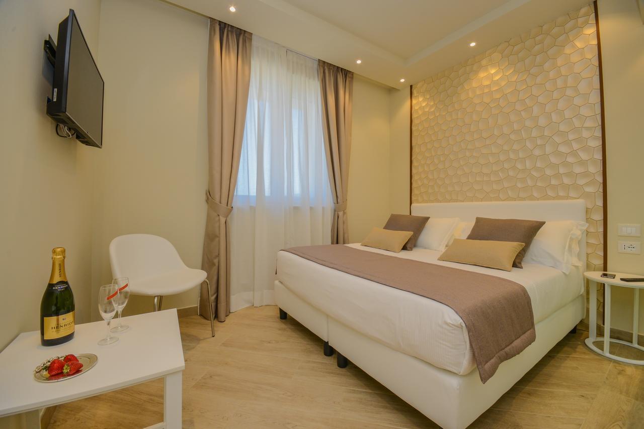 Hotel Villa Garuti Паденге-суль-Гарда Экстерьер фото