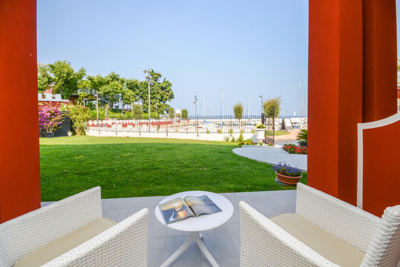 Hotel Villa Garuti Паденге-суль-Гарда Экстерьер фото