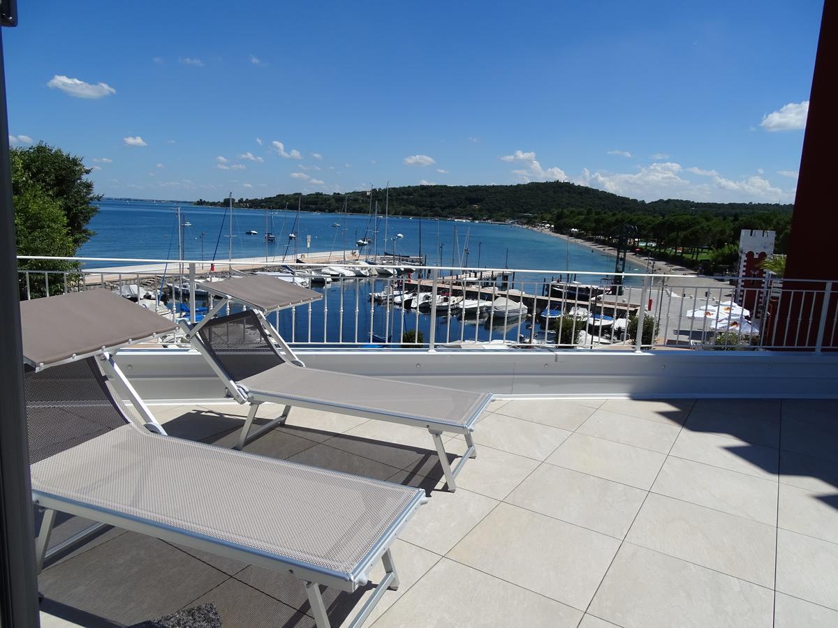 Hotel Villa Garuti Паденге-суль-Гарда Экстерьер фото