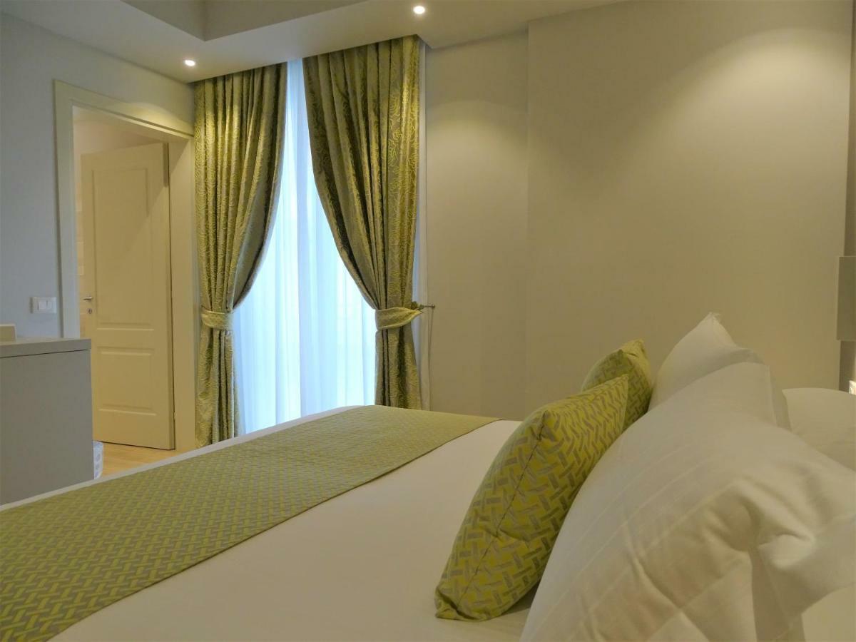 Hotel Villa Garuti Паденге-суль-Гарда Экстерьер фото